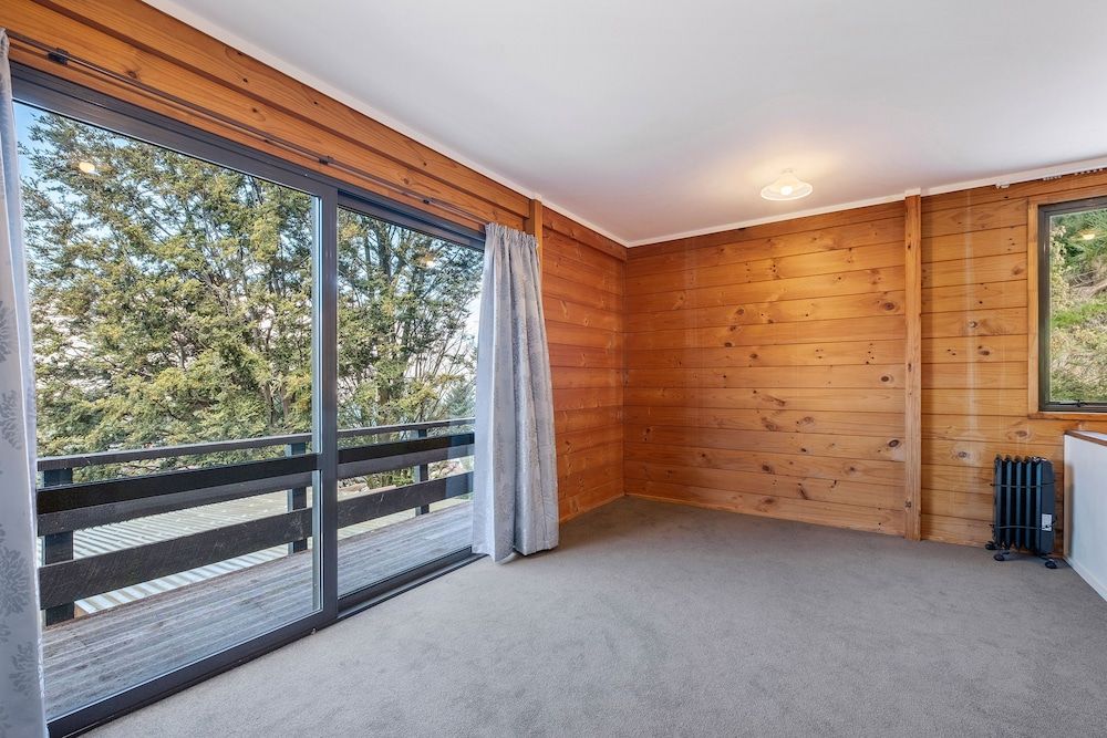 The Lodge   Plush  Quiet   Picturesque House 12