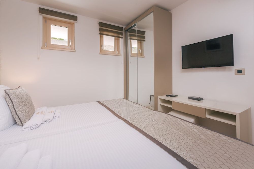 Villa Royal Apartments Deluxe Apartment (Ground Floor) 4