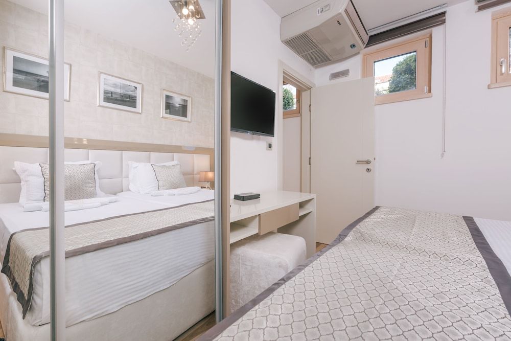 Villa Royal Apartments Deluxe Apartment (Ground Floor) 3