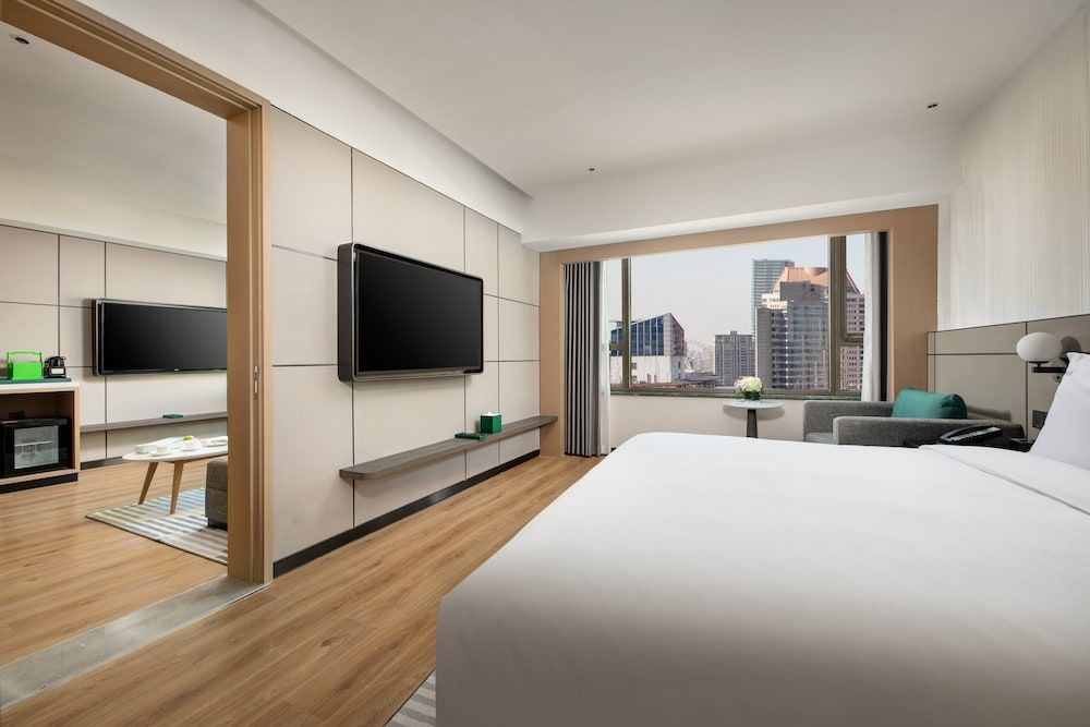 undefined Holiday Inn Shanghai Nanjing Road by IHG 5