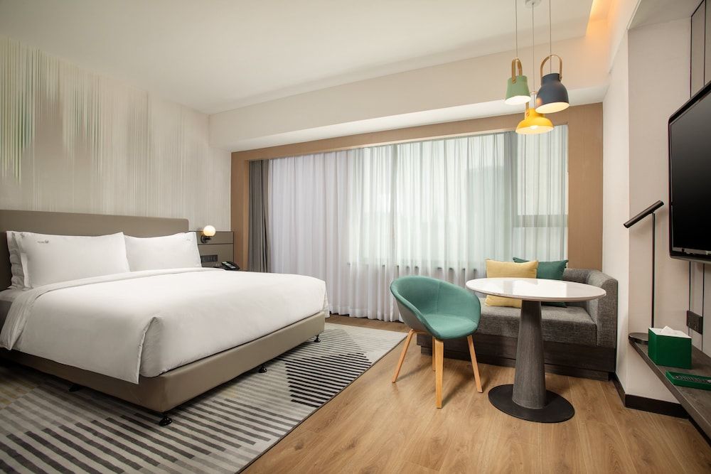 undefined Holiday Inn Shanghai Nanjing Road by IHG 3