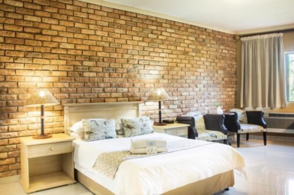 Willows Garden Hotel Potchefstroom Suite, Golf View 3