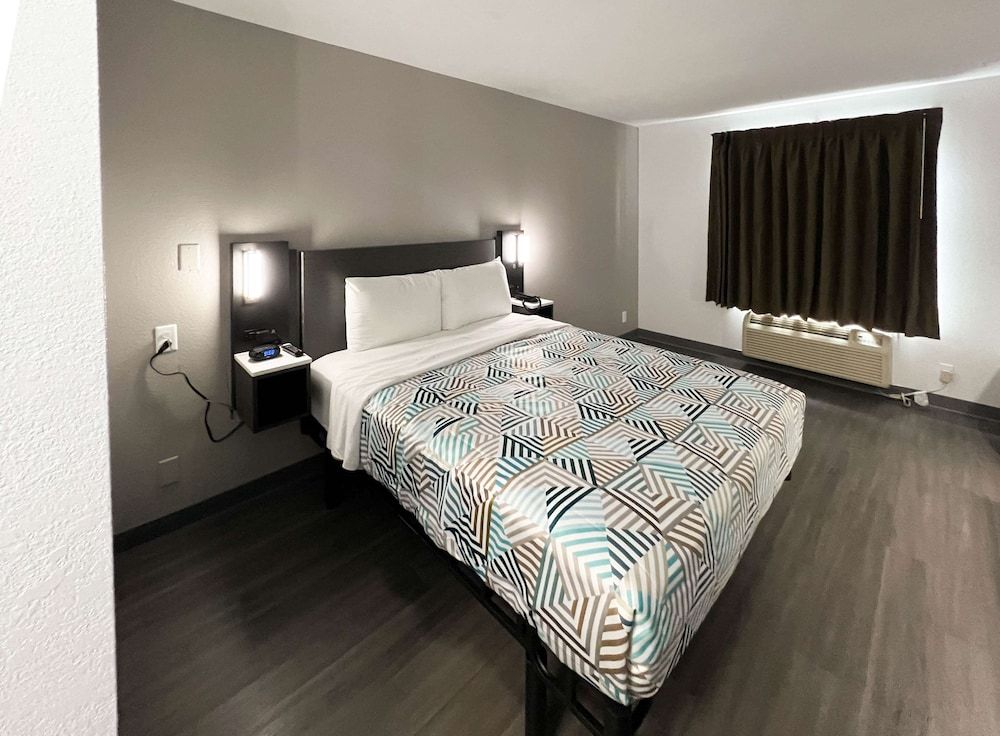 Standard Room, 1 Queen Bed, Accessible, Non Smoking