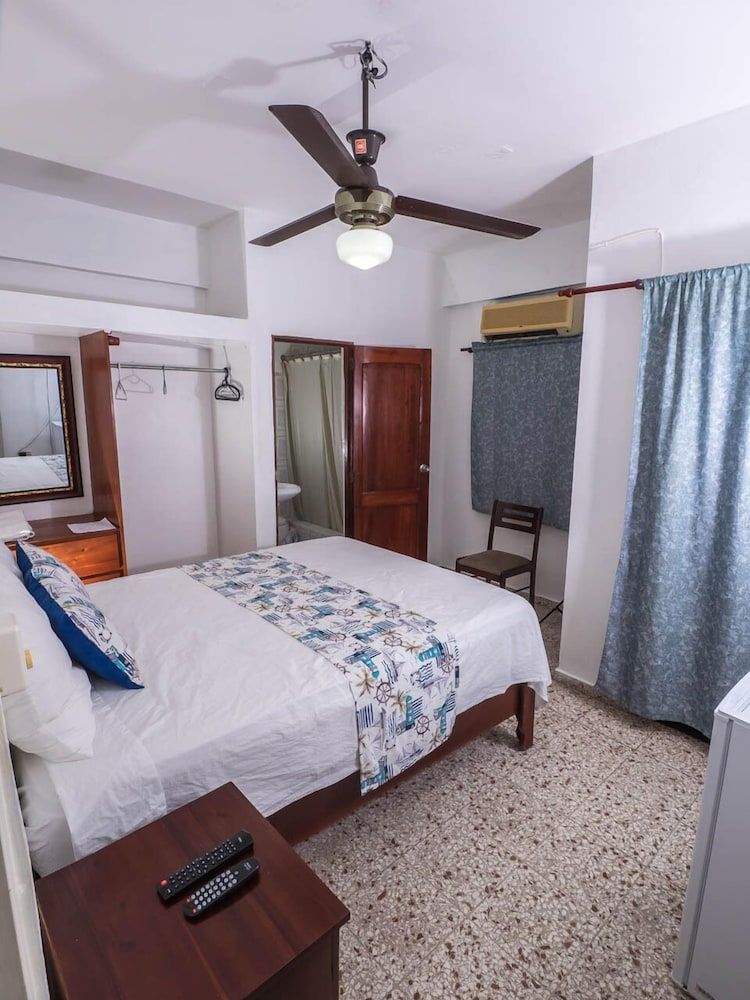 Setup Hotels Standard B, 1 Queen Bed 2