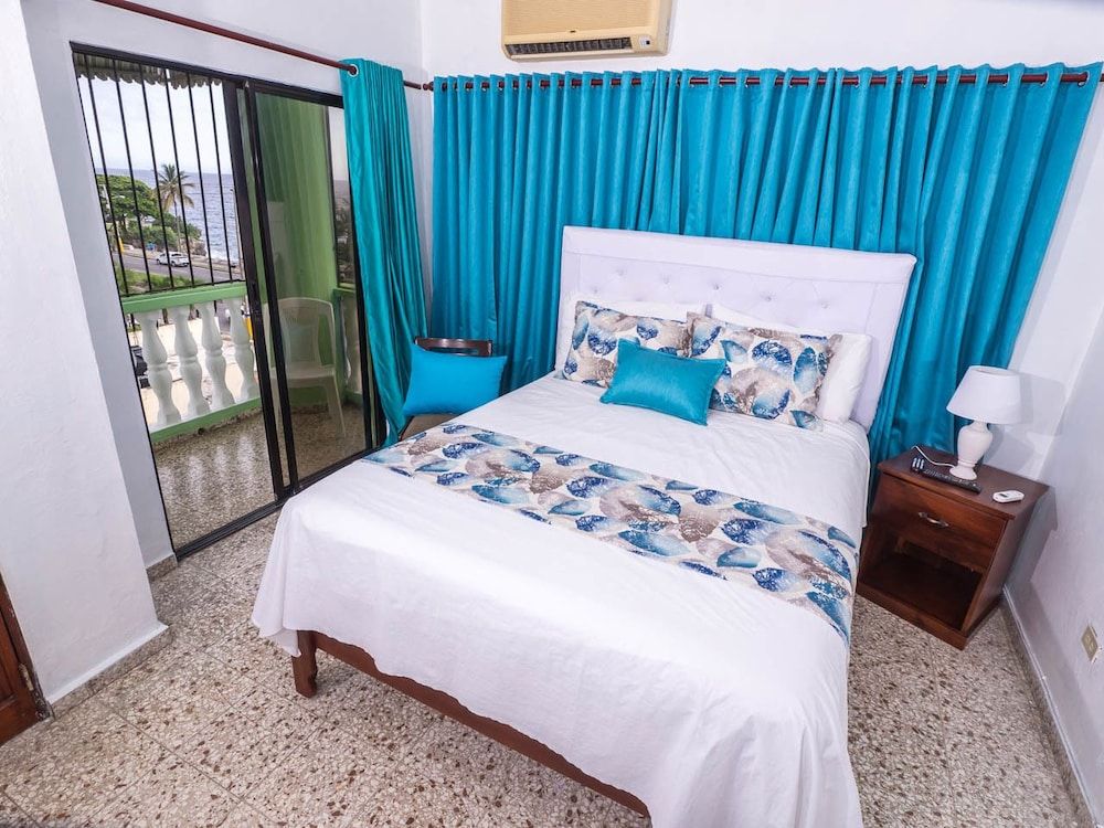 Setup Hotels Standard A, 1 Queen Bed 2