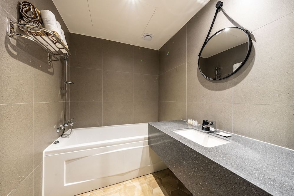 Brown Dot Hotel Suwon Premium Twin Room 5