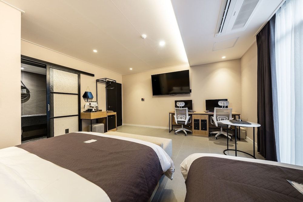 Brown Dot Hotel Suwon Suite (Twin Room) 7