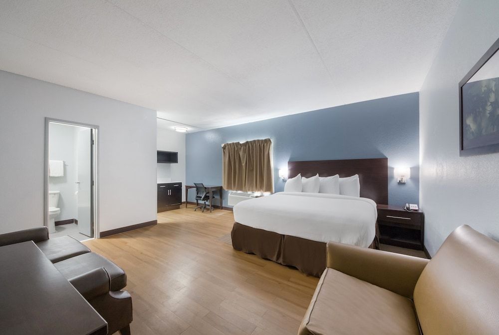 Suite, 1 King Bed, Non Smoking