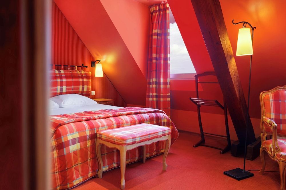 Traditional Suite, Jetted Tub