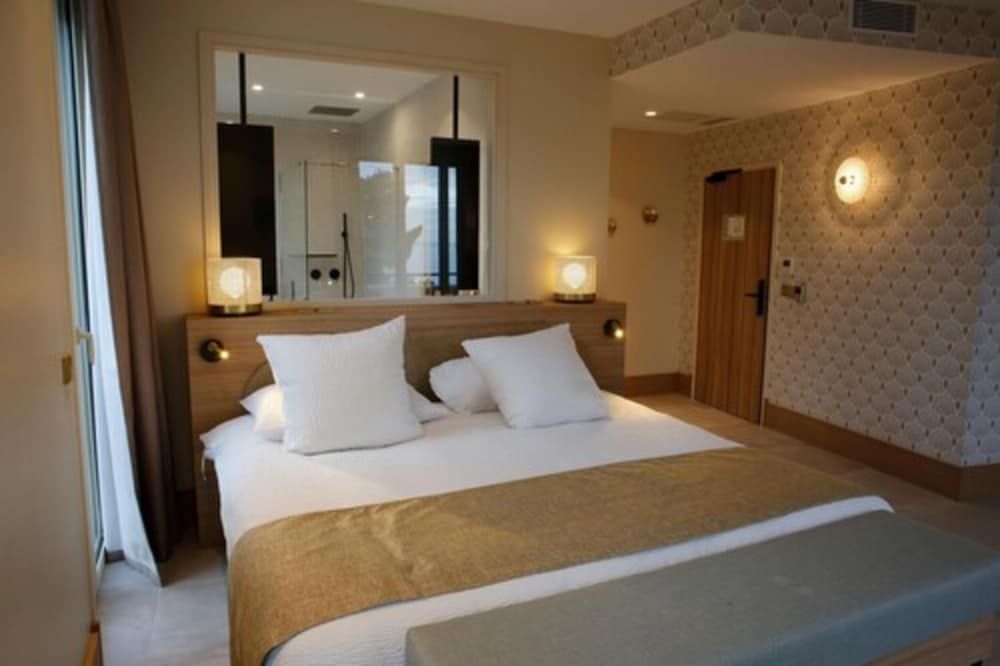 Junior Suite, Sea View (1) SPA access included