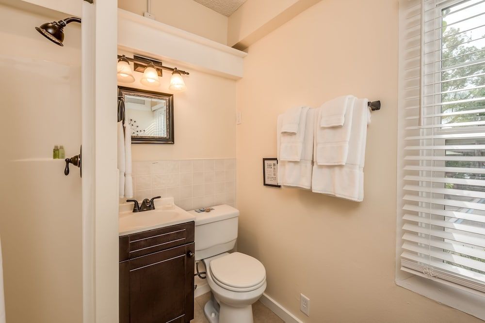 The Heirloom Inn Studio, Non Smoking (Emerald) 10