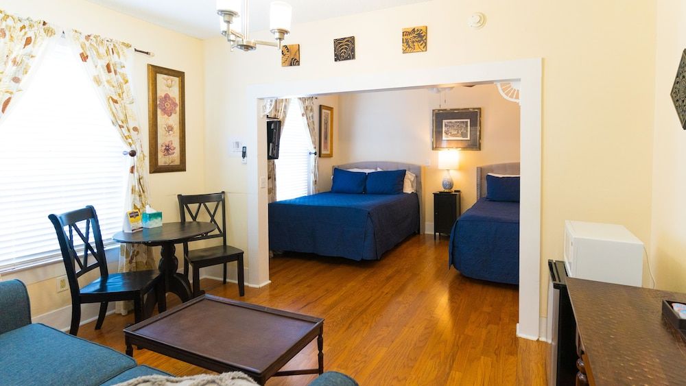 The Heirloom Inn Single Room, Non Smoking (Sapphire) 4