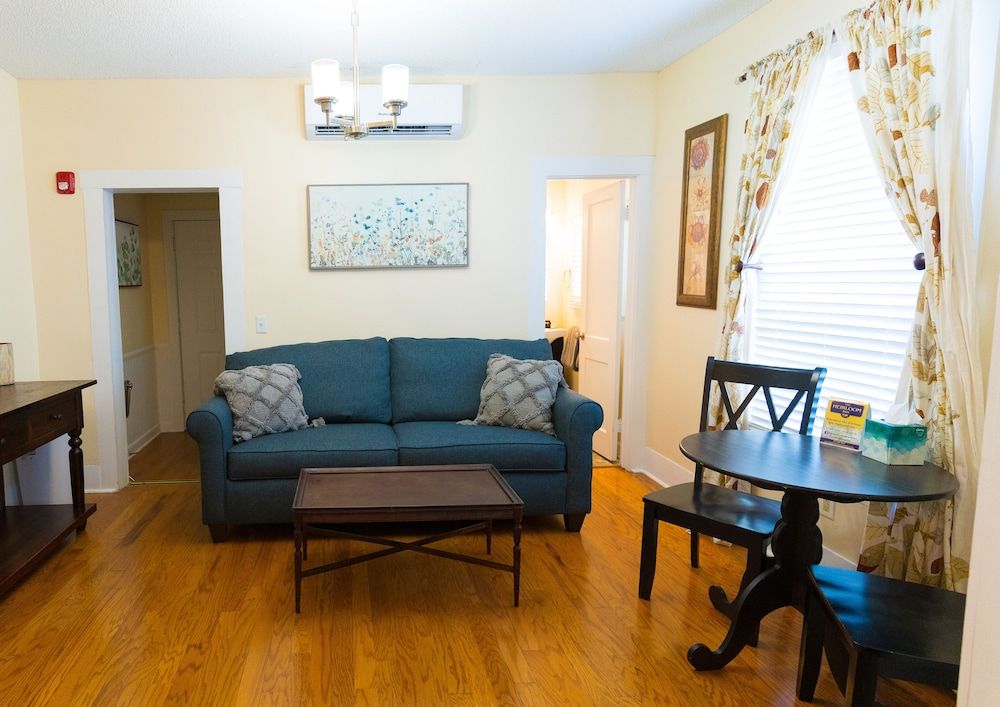 The Heirloom Inn Single Room, Non Smoking (Sapphire) 6