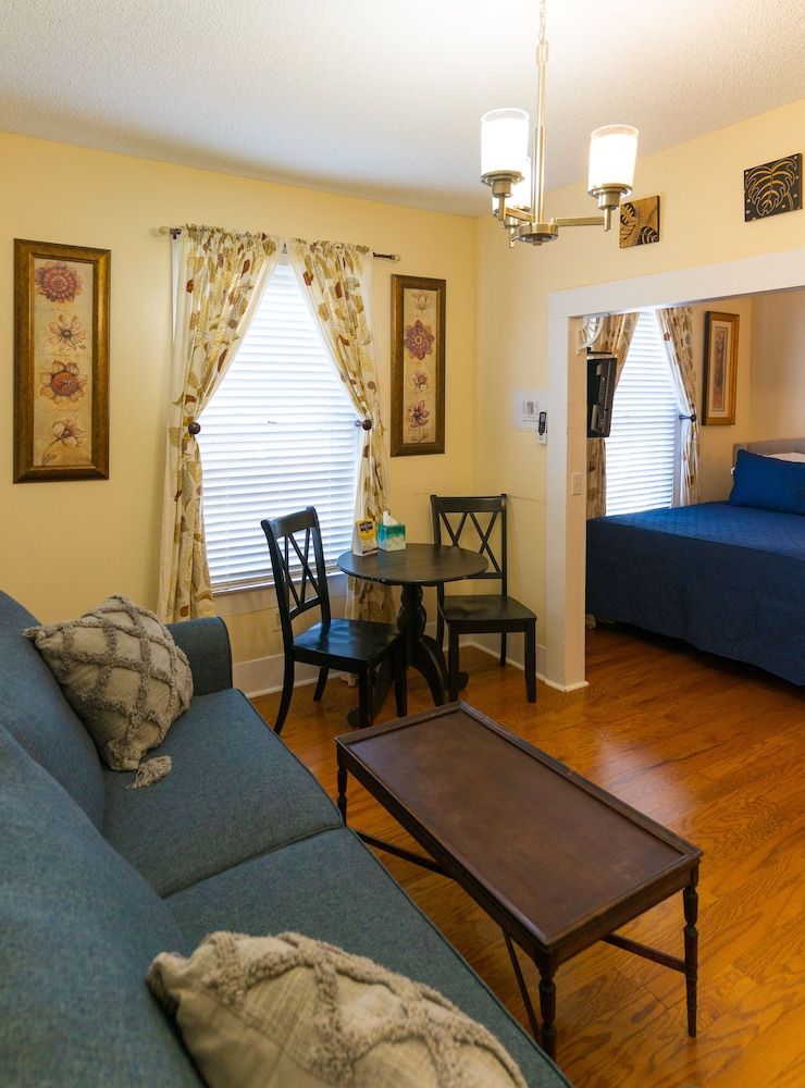 The Heirloom Inn Single Room, Non Smoking (Sapphire) 3