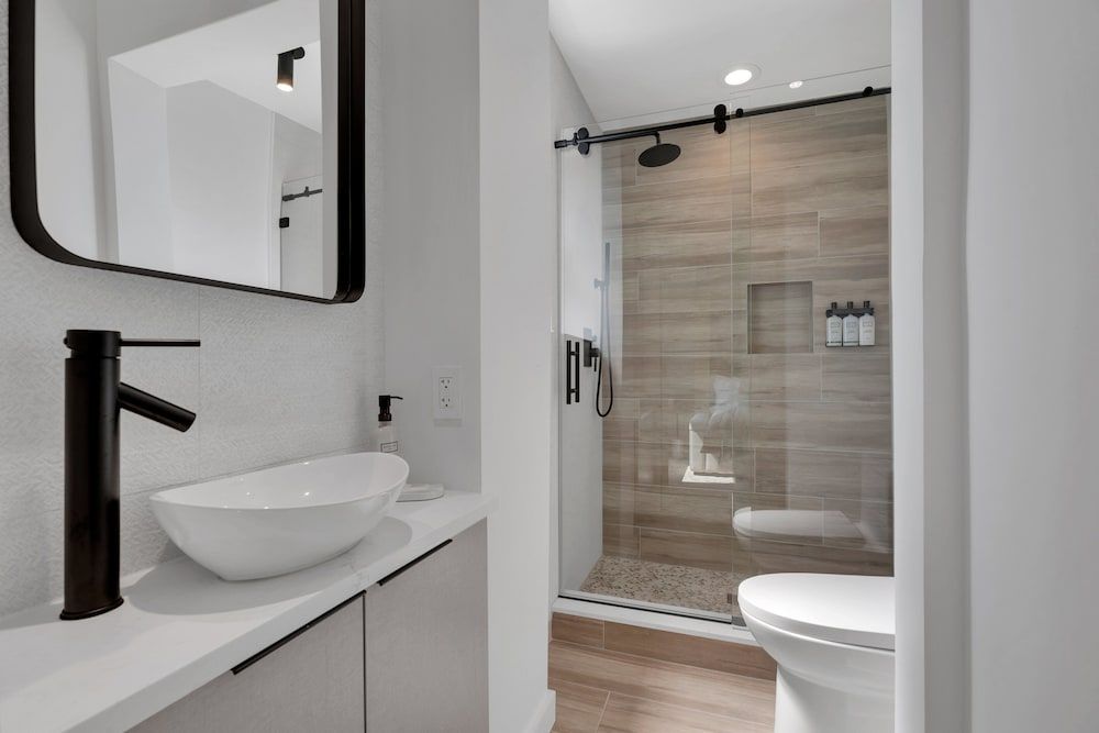 The St Laurent Social Club & Guest Rooms Standard Room, 1 Queen Bed 4