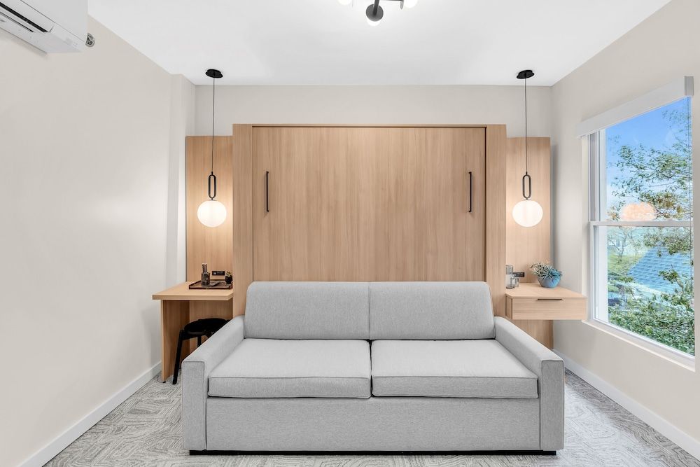 The St Laurent Social Club & Guest Rooms Standard Room, 1 King Bed 5