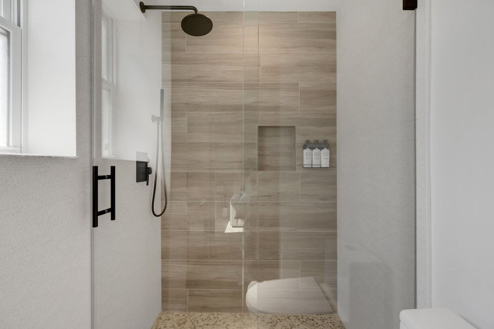 The St Laurent Social Club & Guest Rooms Standard Room, 1 Queen Bed 5