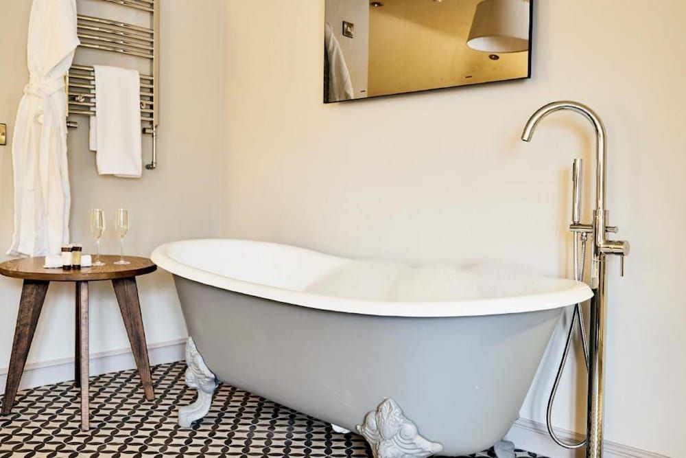 The Wellington Arms Standard Quadruple Room 4