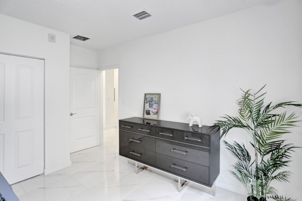 Renzzi Wynwood Apartments Family Apartment, 2 Bedrooms, Private Bathroom (2) 9