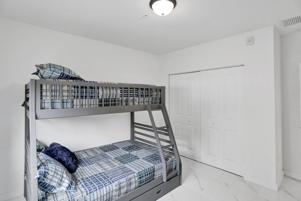 Renzzi Wynwood Apartments Family Apartment, 2 Bedrooms, Private Bathroom (2) 2