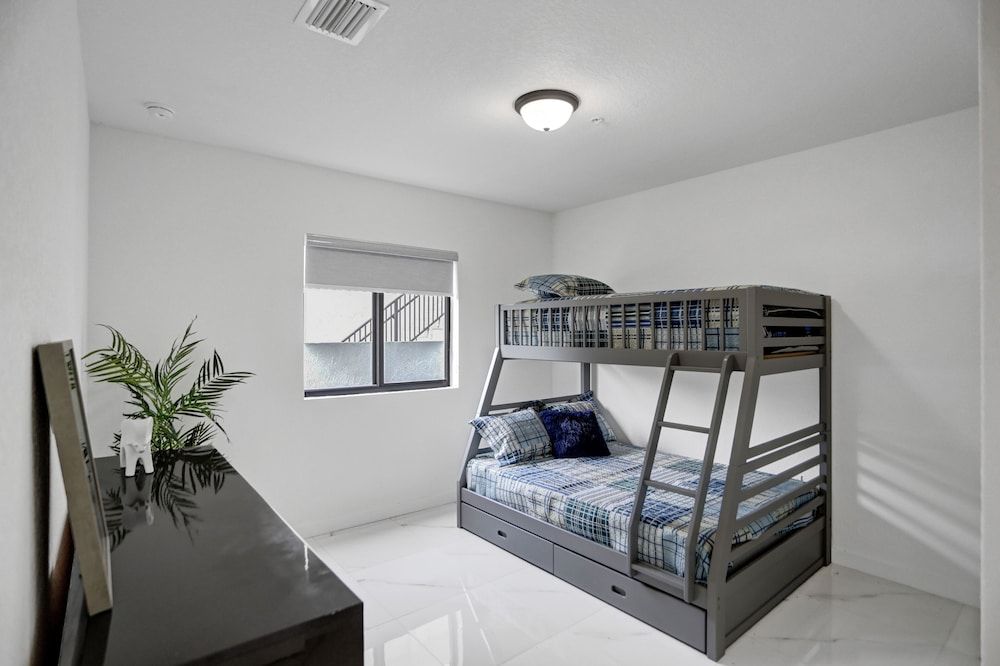 Renzzi Wynwood Apartments Family Apartment, 2 Bedrooms, Private Bathroom (2) 4