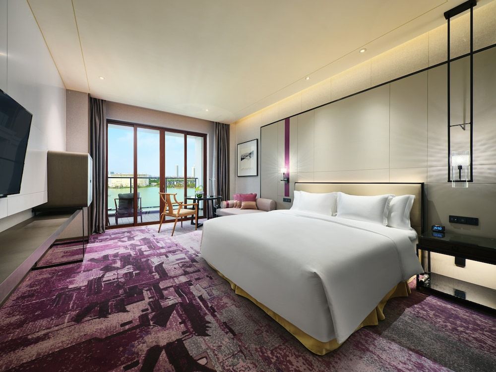 Standard Room, 1 King Bed