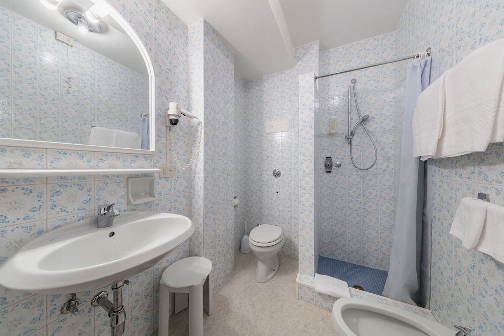 Hotel Al Larin Standard Double or Twin Room 5