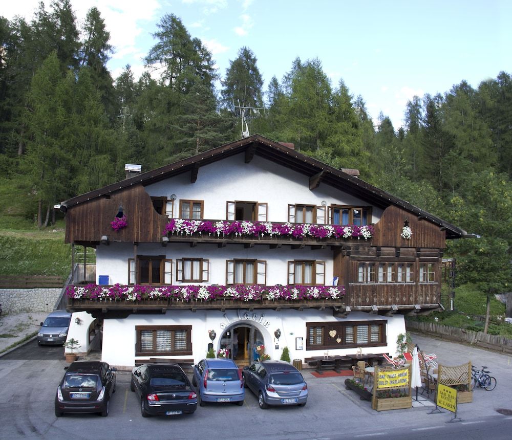 undefined Hotel Al Larin 4