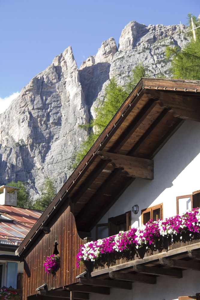 undefined Hotel Al Larin 3