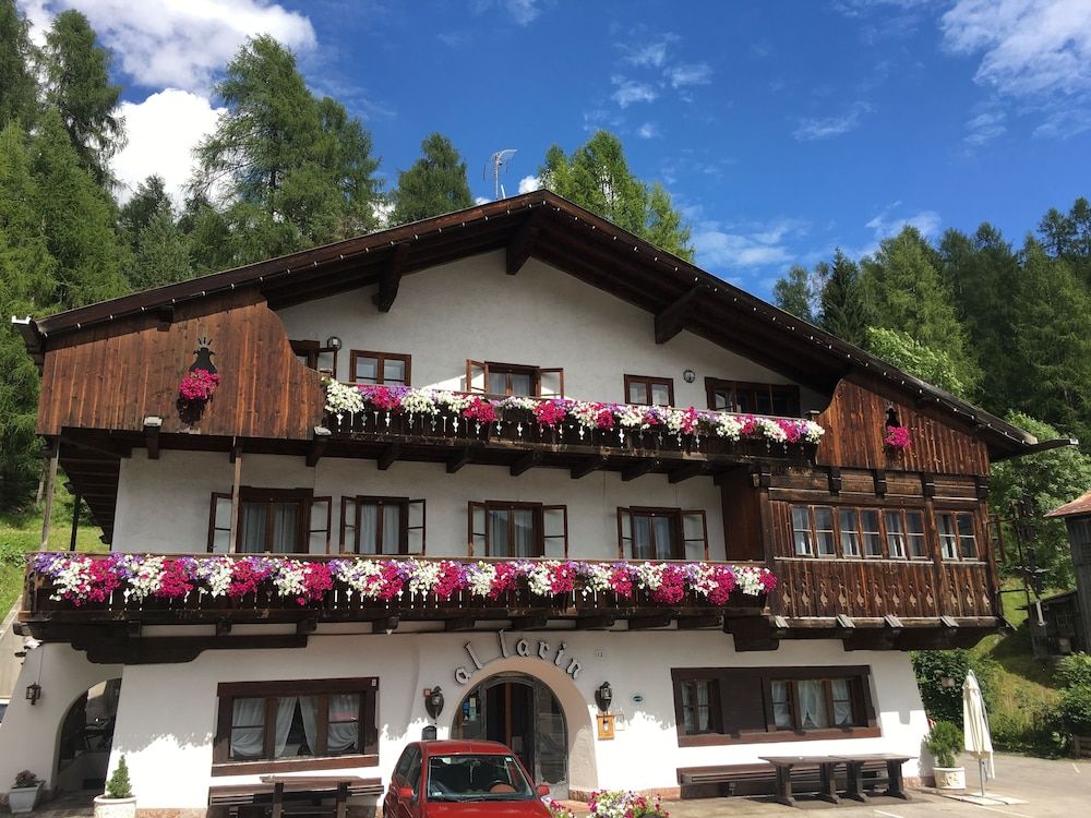 undefined Hotel Al Larin 2