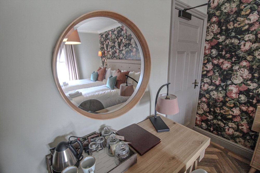 Pooley Bridge Inn Twin Room, Ensuite 11