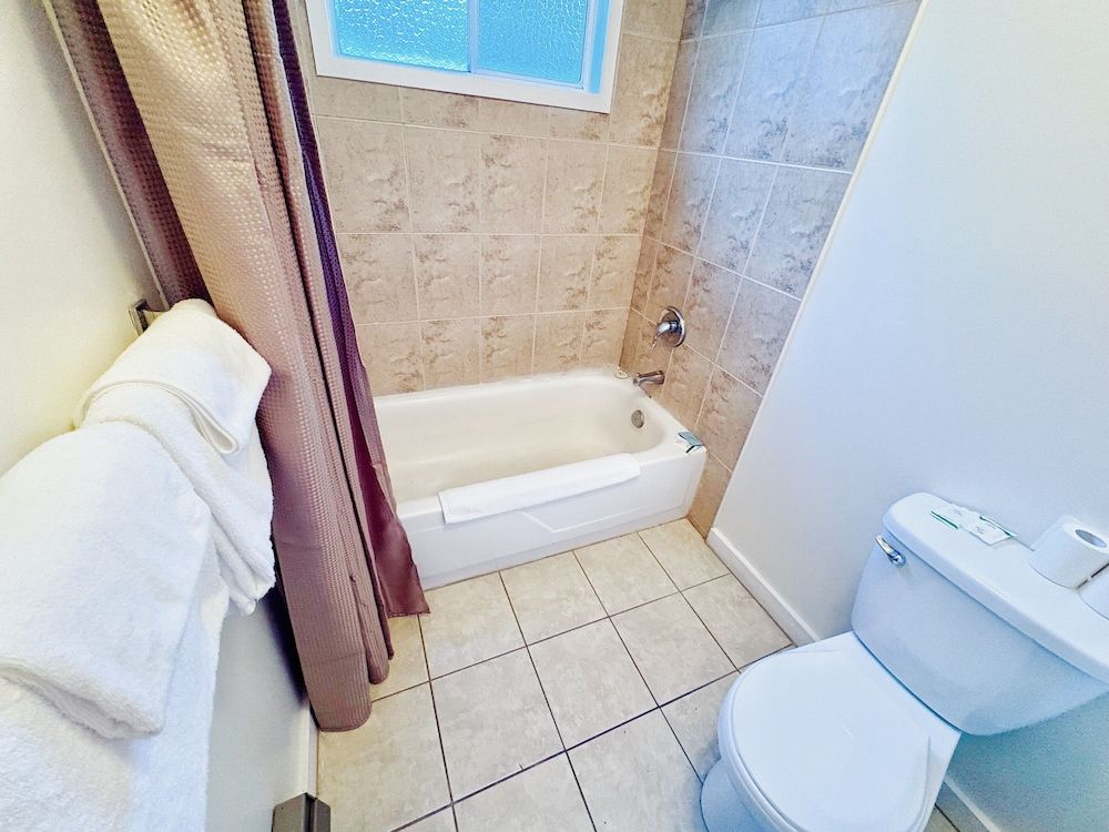 Inn Towne Motel Standard Room, 2 Queen Beds - Pet friendly 3