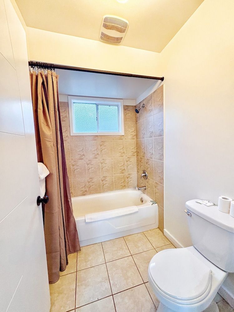 Inn Towne Motel Standard Room, 2 Queen Beds - Pet friendly 4