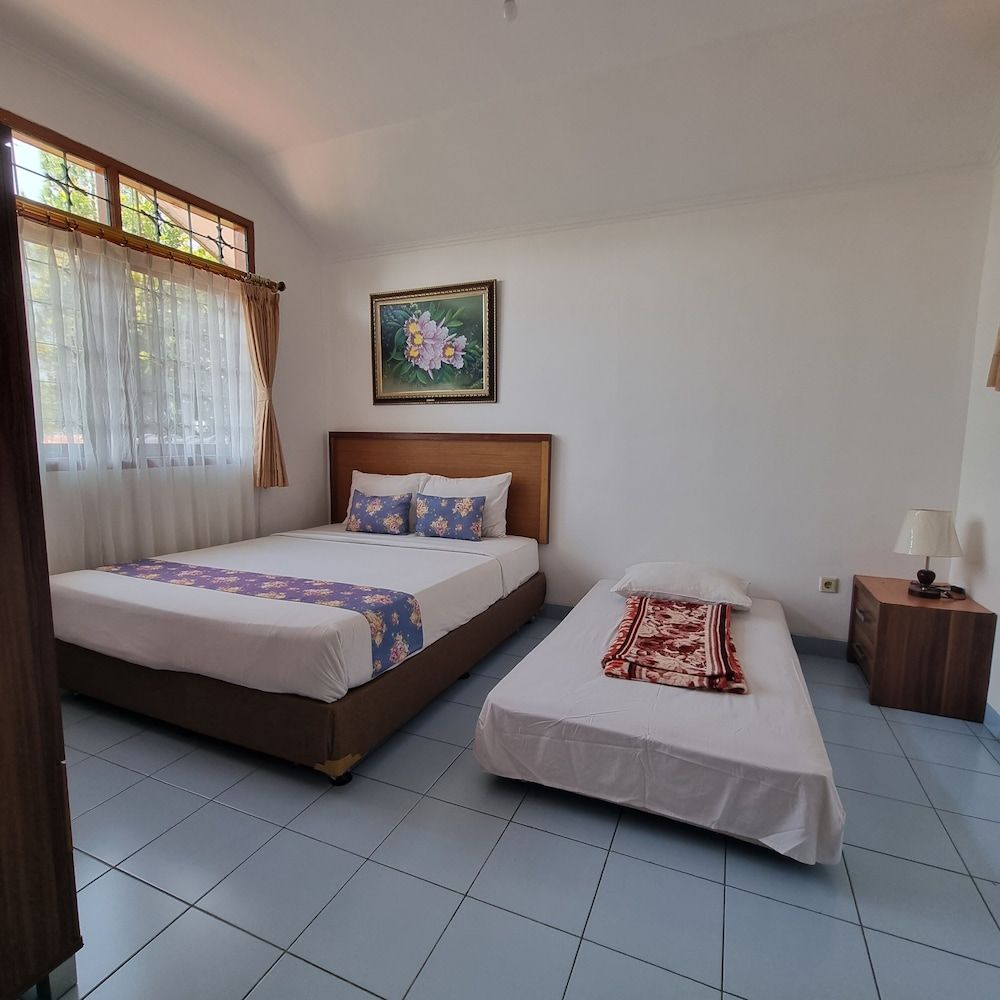 Villa ChavaMinerva Bata - Ciater Villa, 4 Bedrooms 4