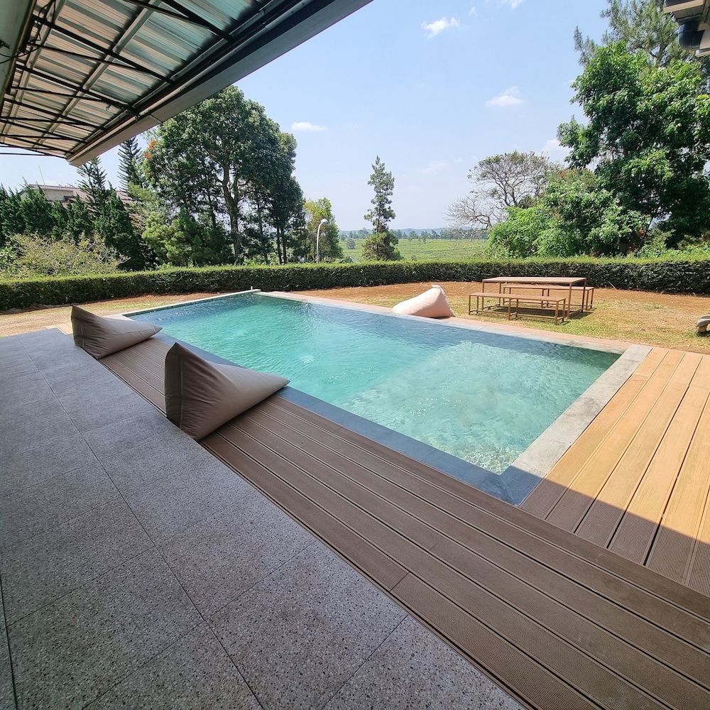 Villa ChavaMinerva Bata - Ciater Villa, 4 Bedrooms 5