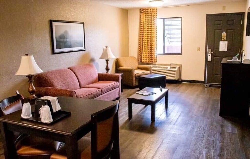 Econo Lodge Vidalia Suite, Multiple Beds, Non Smoking 4