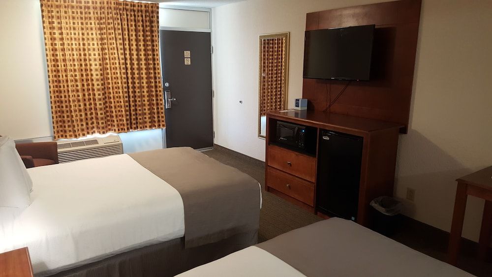 Econo Lodge Vidalia Standard Room, 2 Queen Beds, Non Smoking 5