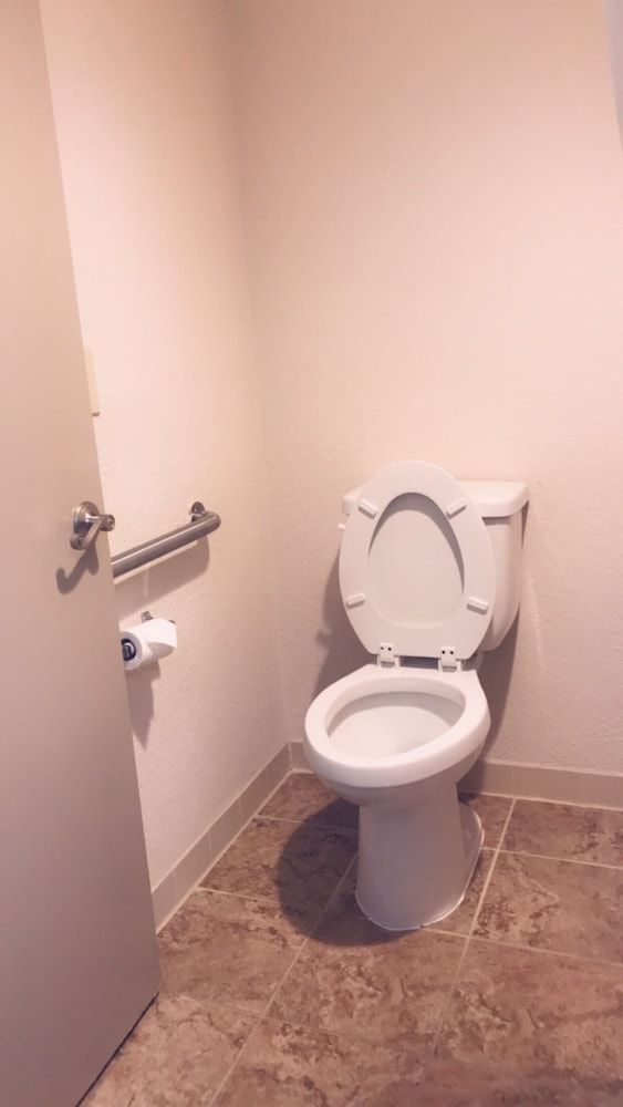 Econo Lodge Vidalia Standard Room, 2 Queen Beds, Non Smoking 7