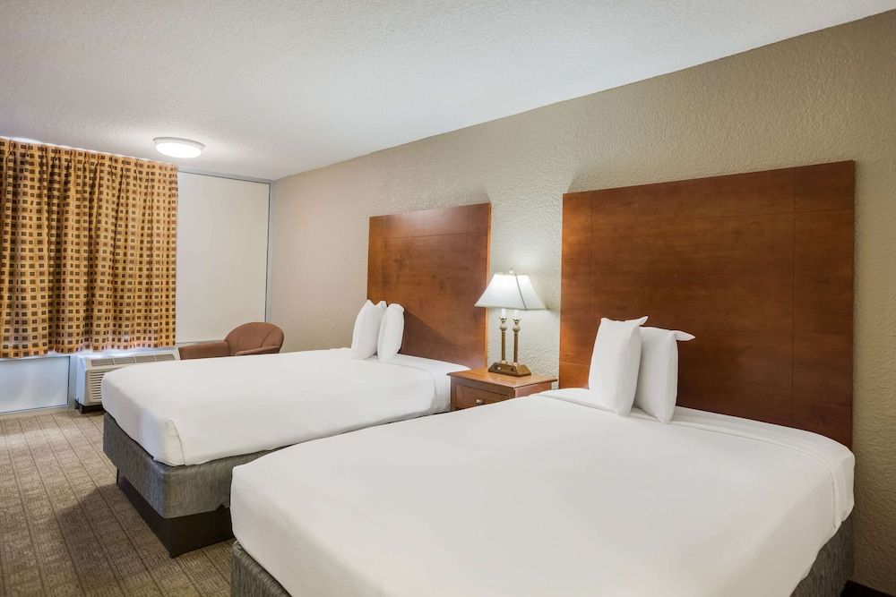 Econo Lodge Vidalia Standard Room, 2 Queen Beds, Non Smoking 4