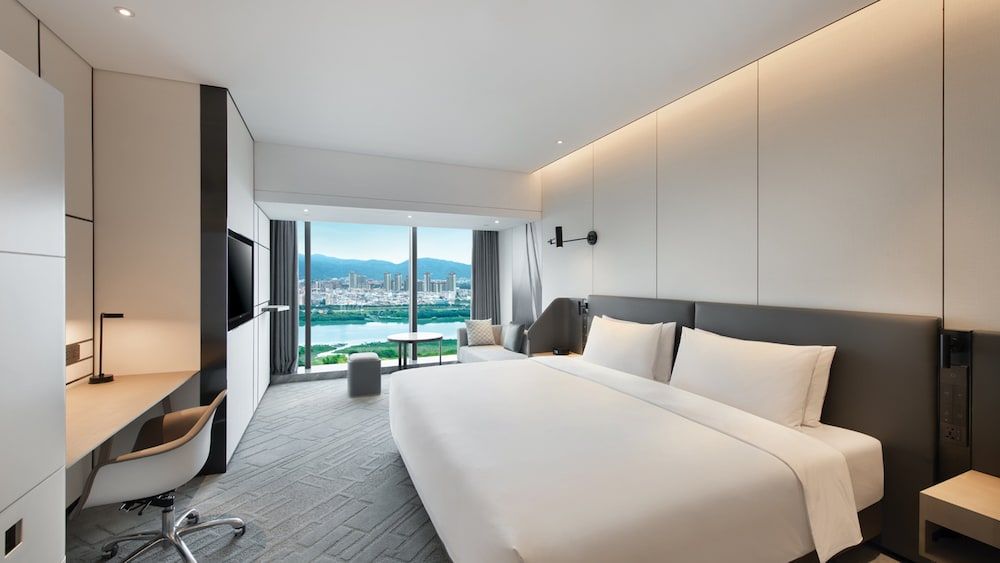 Premium Room, 1 King Bed, River View