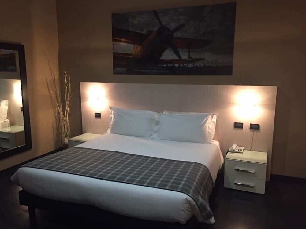 Hotel Garibaldi Deluxe Double or Twin Room, Non Smoking, Garden View