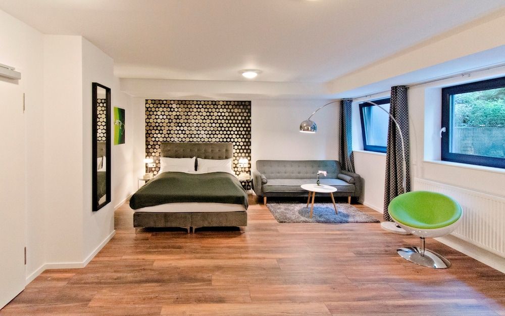 Comfort Suite Apartment basement (basement) with sofa bed