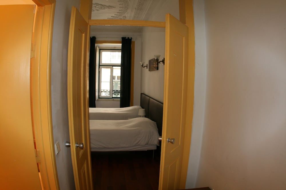 Mana Guest House Twin Room, Private Bathroom 4