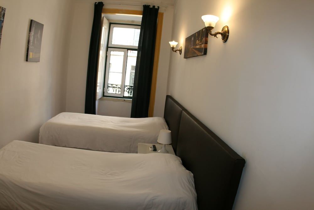 Mana Guest House Twin Room, Private Bathroom 2