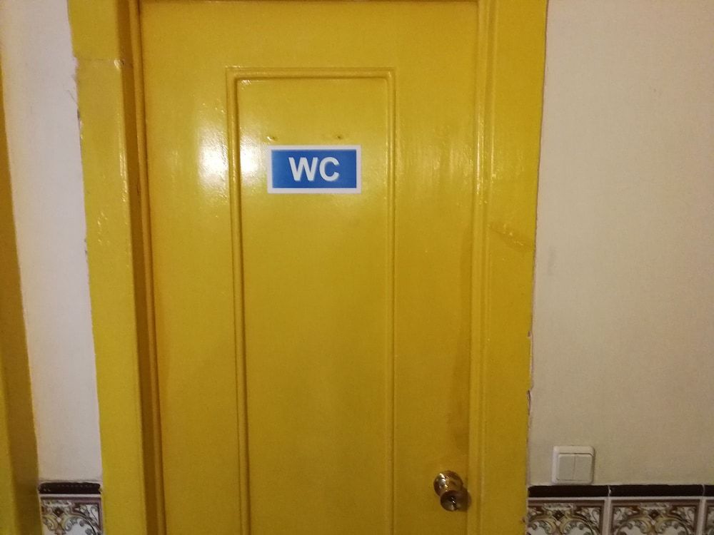 Mana Guest House Basic Single Room, Shared Bathroom 4