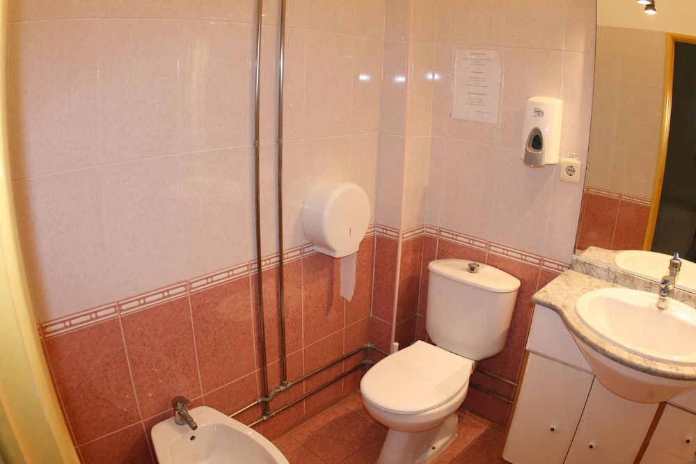 Mana Guest House Twin Room, Private Bathroom 7