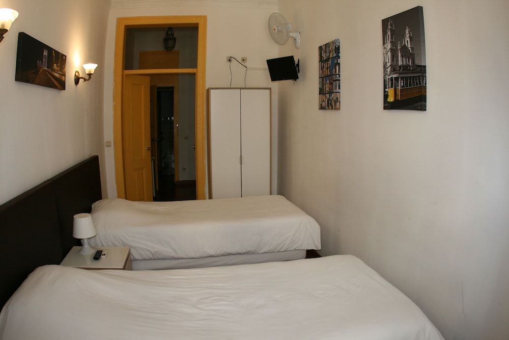 Mana Guest House Twin Room, Private Bathroom 3