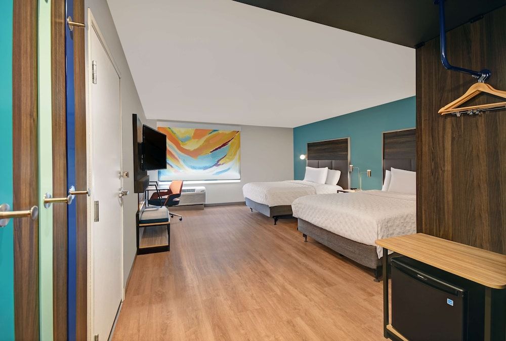 Room, 2 Queen Beds, Accessible, Bathtub