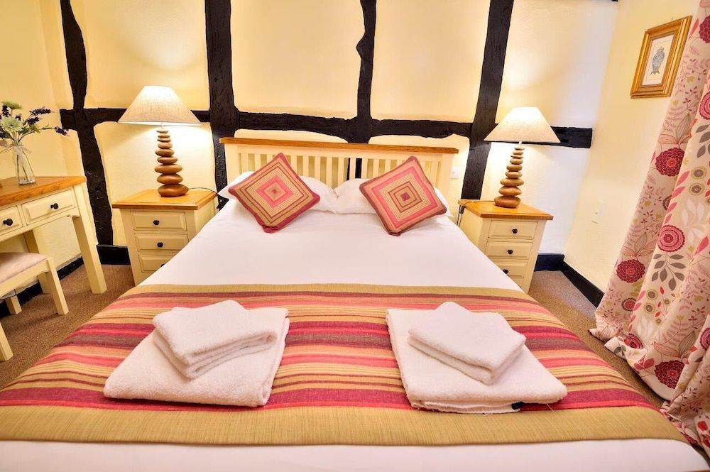 Talbot Hotel Superior Double Room, Ensuite 3