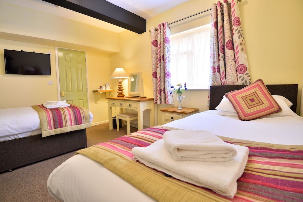 Talbot Hotel Twin Room, Ensuite